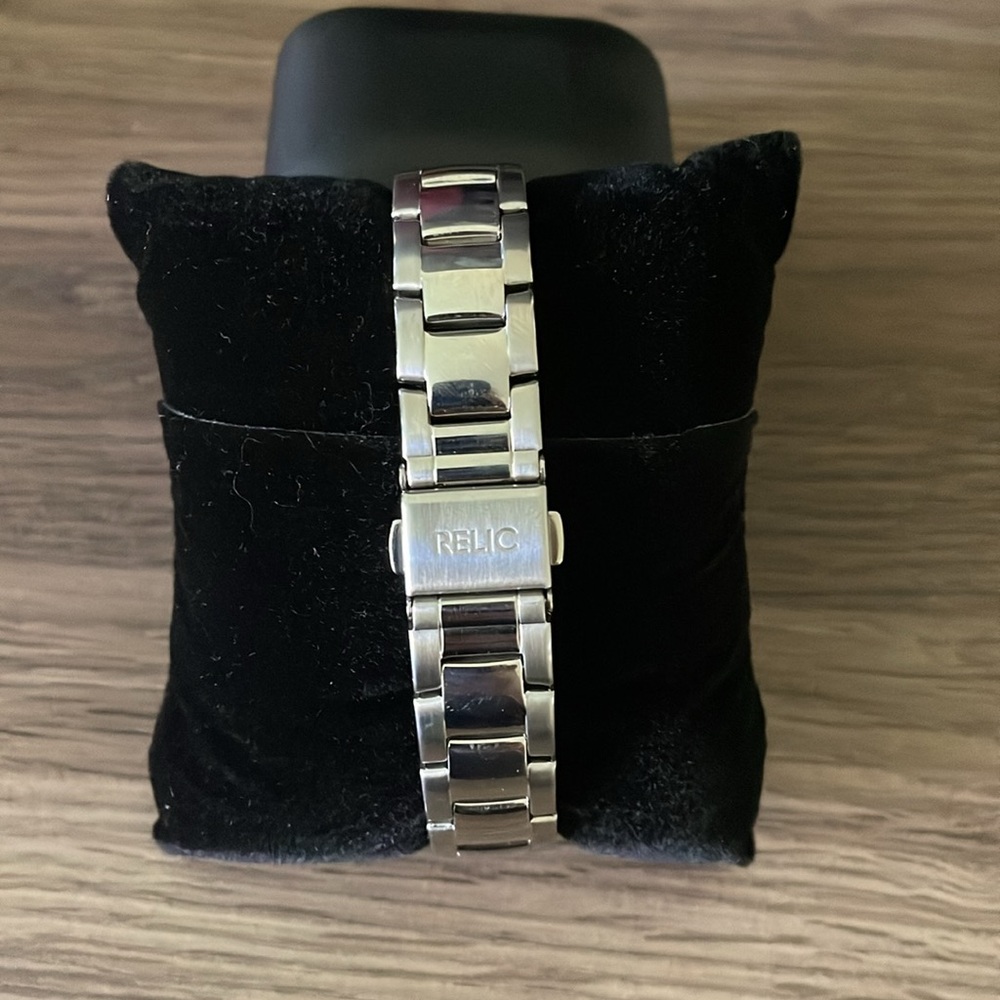 Women’s Relic Watch - Picture 2 of 5